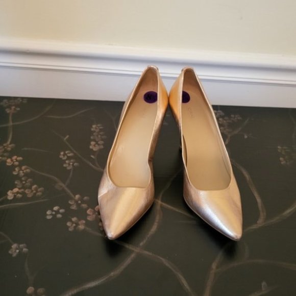 AUTHENIC MICHEAL KORS GOLD HEELS - Picture 1 of 4